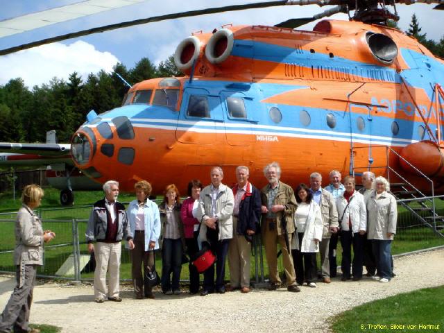 Gruppenbild vor Mi-6, leider waren Gerhard und Edith zu dem Zeitpunkt nicht in der Nähe